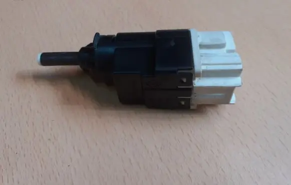 Dacia Dokker Brake pedal sensor switch 253206170R