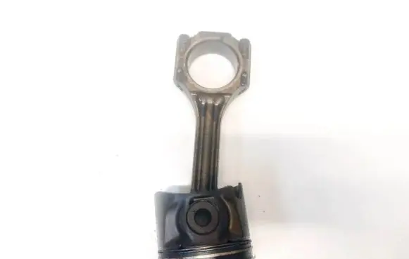 Volkswagen Caddy Piston with connecting rod