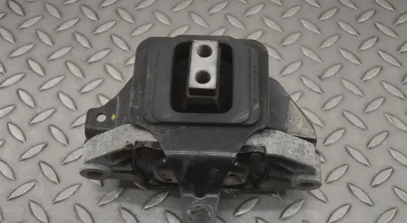 Hyundai Tucson TL Engine mount bracket 21830D3100