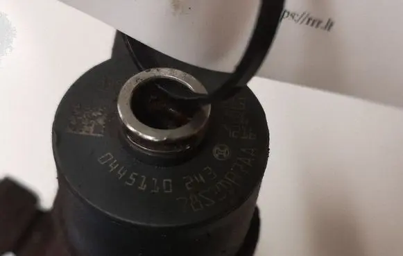 Opel Vectra C Fuel injector 0445110243