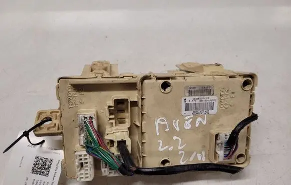 Toyota Avensis T250 Fuse module 4200542813 82641CA020F