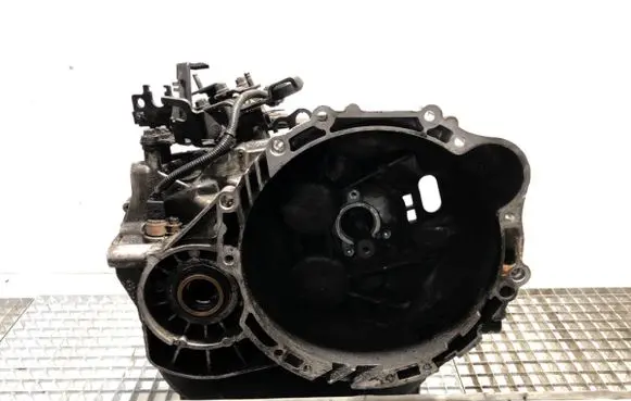 Hyundai Tucson JM Manual 5 speed gearbox S615JE