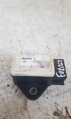 Mercedes-Benz E W212 ABS wheel speed sensor 0265005735