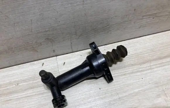 Skoda Octavia Mk3 (5E) Clutch slave cylinder 5Q0721261K