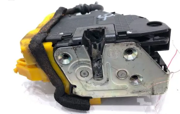 Hyundai i30 Front door lock 81310A6000