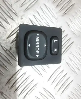 Toyota Avensis Verso Wing mirror switch 769746A