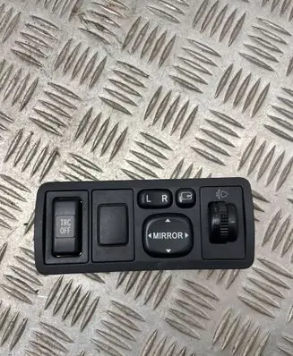 Toyota Avensis T250 Wing mirror switch 777667