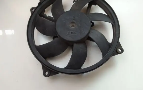 Renault Scenic III - Grand scenic III Radiator cooling fan shroud 214810898R