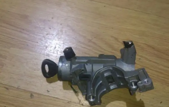 Mazda 626 Ignition lock SL28