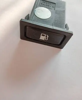 Toyota Avensis T250 Fuel tank opening switch 156775