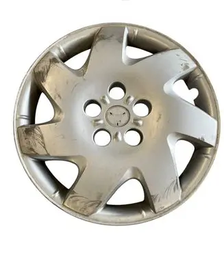 Toyota Camry R16 wheel hub/cap/trim 42621AA100 42621AA 42621