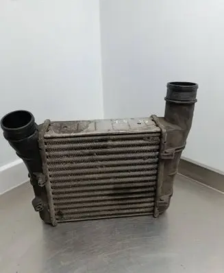 Volkswagen Caddy Intercooler radiator 8E0145805S
