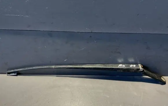 Audi A4 S4 B5 8D Front wiper blade arm 8D1955408D