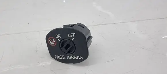 Passenger airbag on/off switch