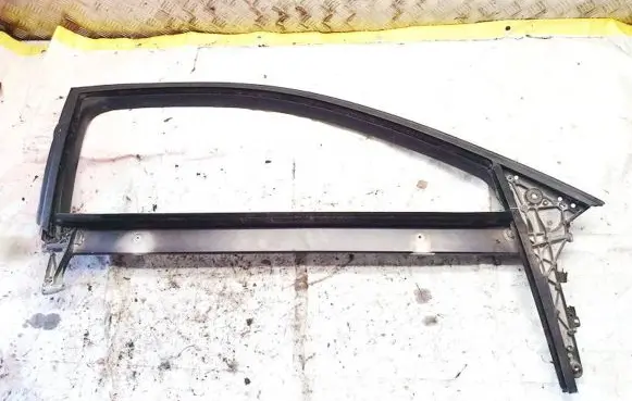 Audi A3 S3 8P Front door window/glass frame 