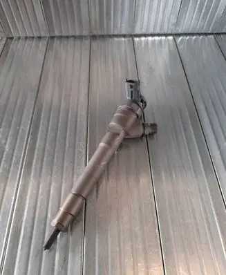 Nissan X-Trail T32 Fuel injector 0445110546