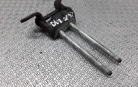 Lexus LS 400 Rear door upper hinge