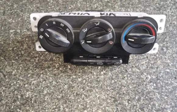 KIA Sephia Climate control unit