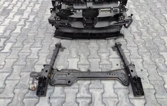 Renault Megane IV Radiator support slam panel