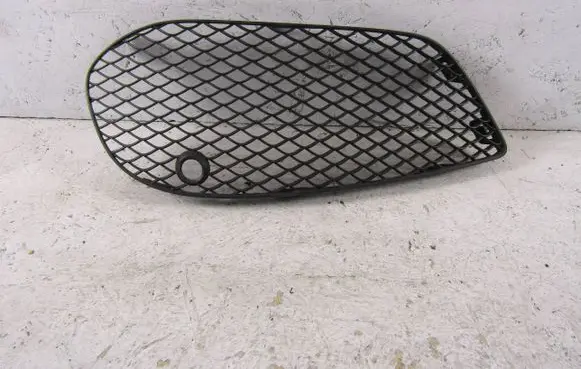 Mercedes-Benz C W205 Front bumper lower grill A205385253