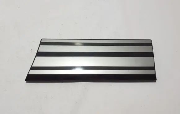 Fender trim (molding)