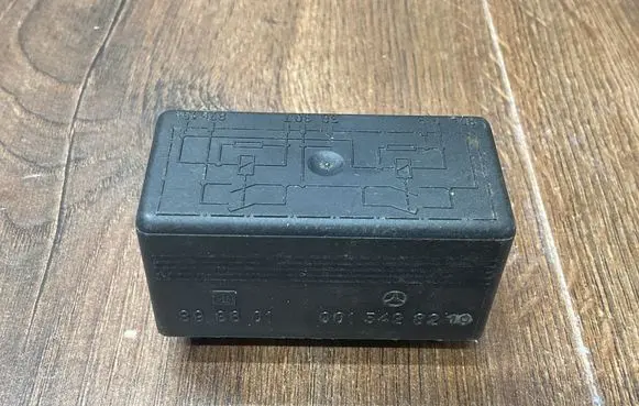 Mercedes-Benz S W140 Coolant fan relay 0015428219