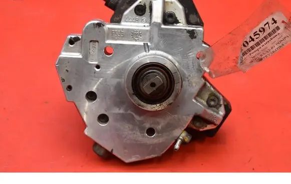 Volvo S60 Fuel injection high pressure pump 8689590