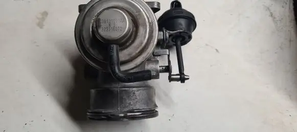 Volkswagen Sharan EGR valve 03813150AA