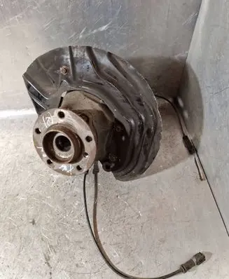 BMW X4 F26 Front wheel hub 6855958
