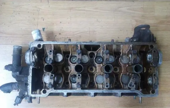 Toyota Corolla E90 Engine head 