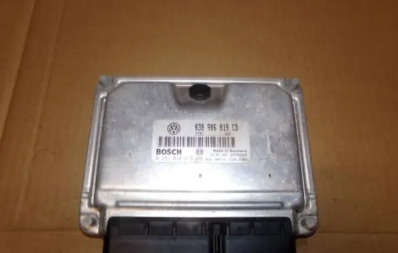 Volkswagen PASSAT B5.5 Engine control unit/module 0281010218
