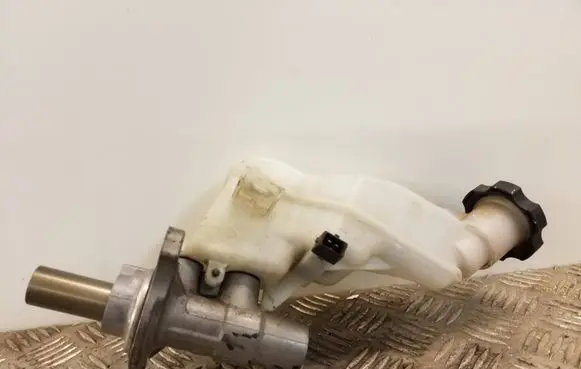KIA Carens III Master brake cylinder