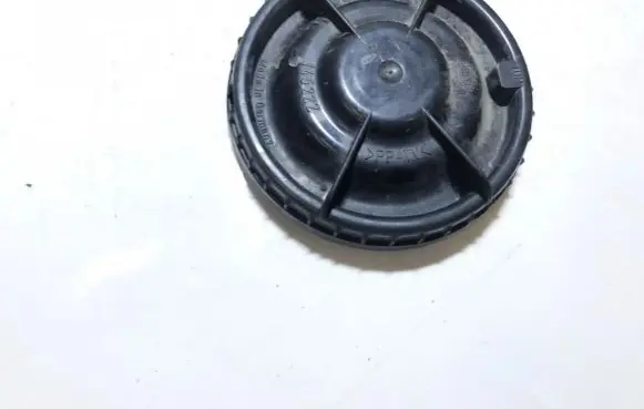 Volvo S40, V40 Headlight/headlamp dust cover 145222