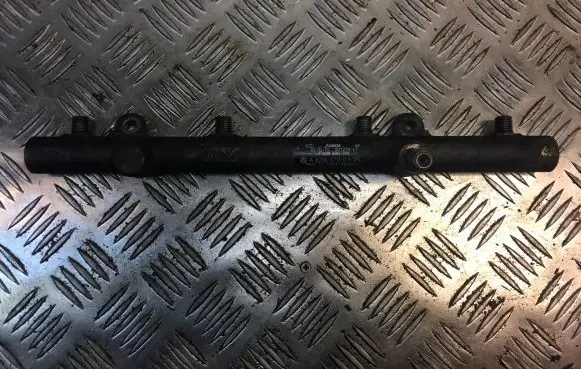 Mercedes-Benz ML W163 Fuel main line pipe 6280700195 A6280700195