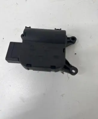 Audi A4 S4 B6 8E 8H Air flap motor/actuator 12801300 6638246 8E1820511A