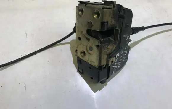 Renault Megane II Rear door lock