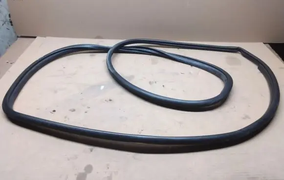 Toyota Prius (XW50) Front door rubber seal 