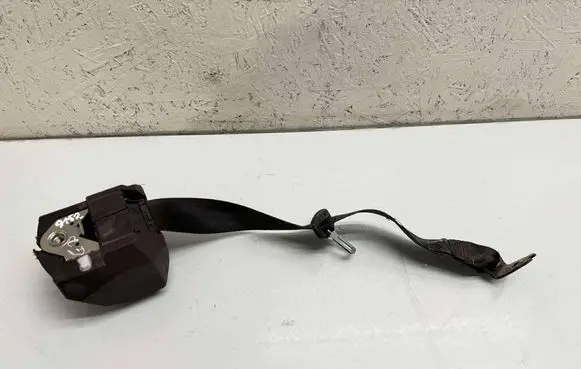 Volkswagen PASSAT B7 Rear seatbelt 3C9857806J