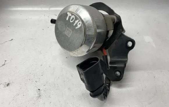Audi Q3 F3 Vacuum pump 709686010 5Q0612181D
