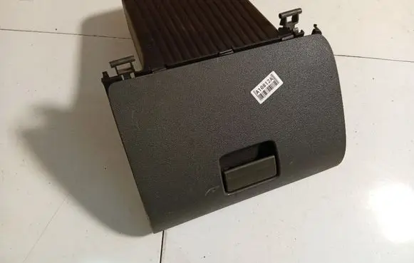 Ford Focus Glove box VP4M5XA06008AAW