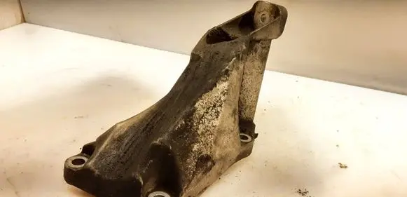 Volkswagen PASSAT B5.5 Engine mounting bracket 8D0199307P