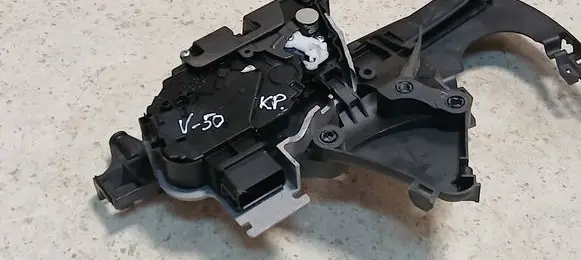 Volvo V50 Front door lock 985914102 37099335 30784046