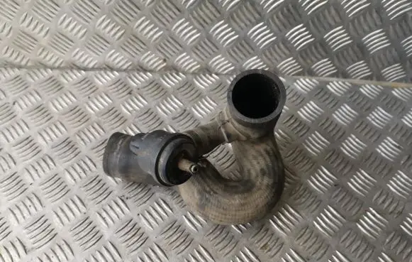 Audi A4 S4 B5 8D Air intake hose/pipe 0280142108