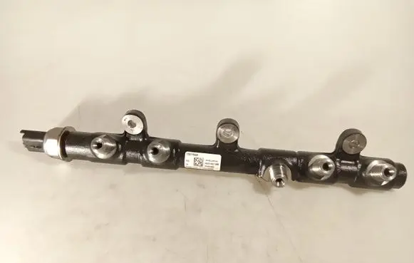 Opel Movano B Fuel main line pipe 175217543R H8201257368