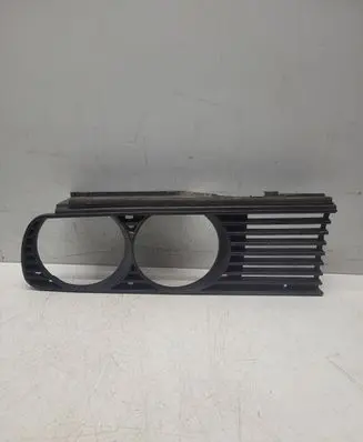 BMW 3 E30 Under headlight/headlamp trim 18760920