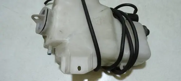 Mitsubishi Pajero Lamp washer fluid tank 060351-507