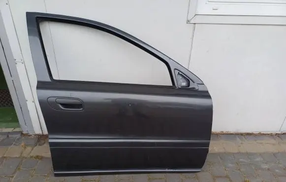 Volvo V70 Front door