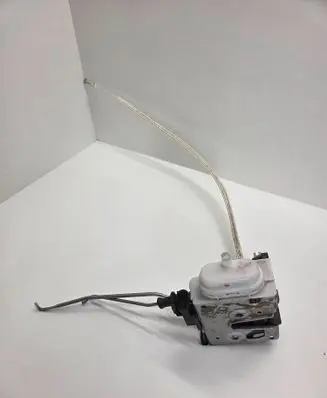 Audi A4 S4 B5 8D Front door lock 8D1837015F