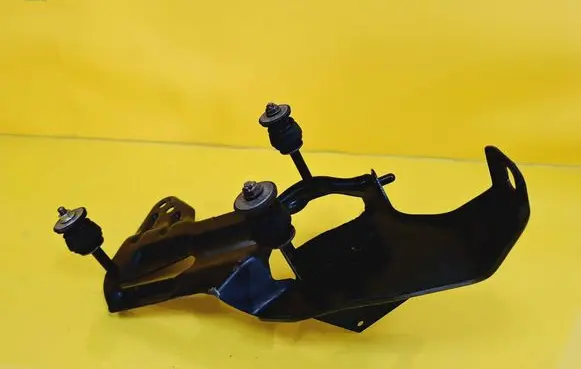 Mercedes-Benz R W251 Pneumatic air compressor holding bracket A2513210040