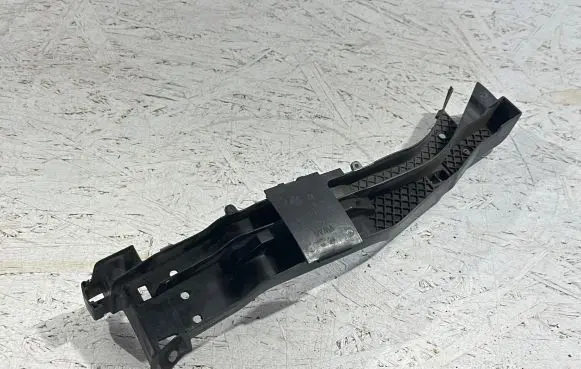 Volkswagen Tiguan Other engine bay part 5N0971615E